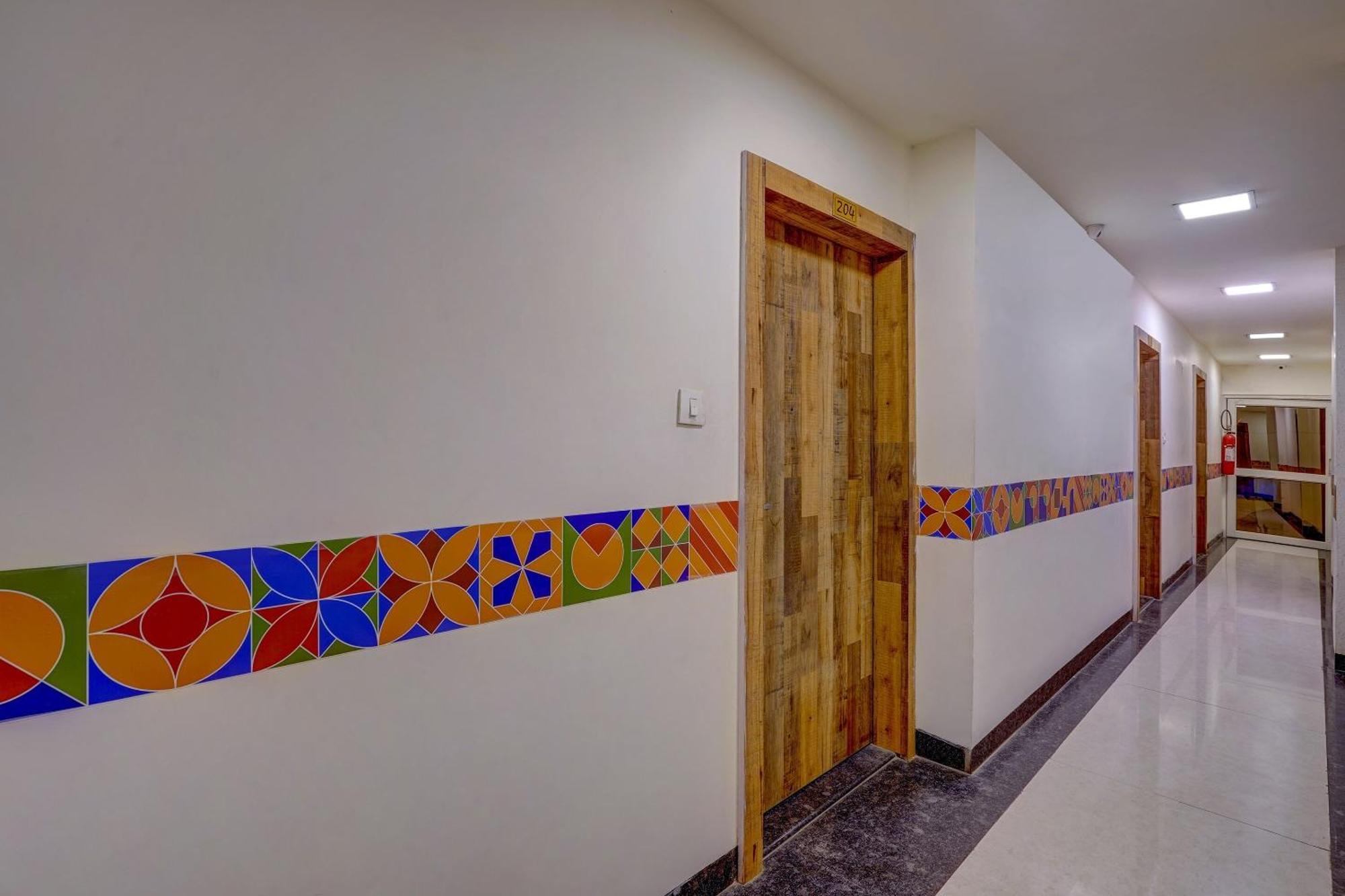 Super Hotel O Traveller Inn Lucknow Bagian luar foto