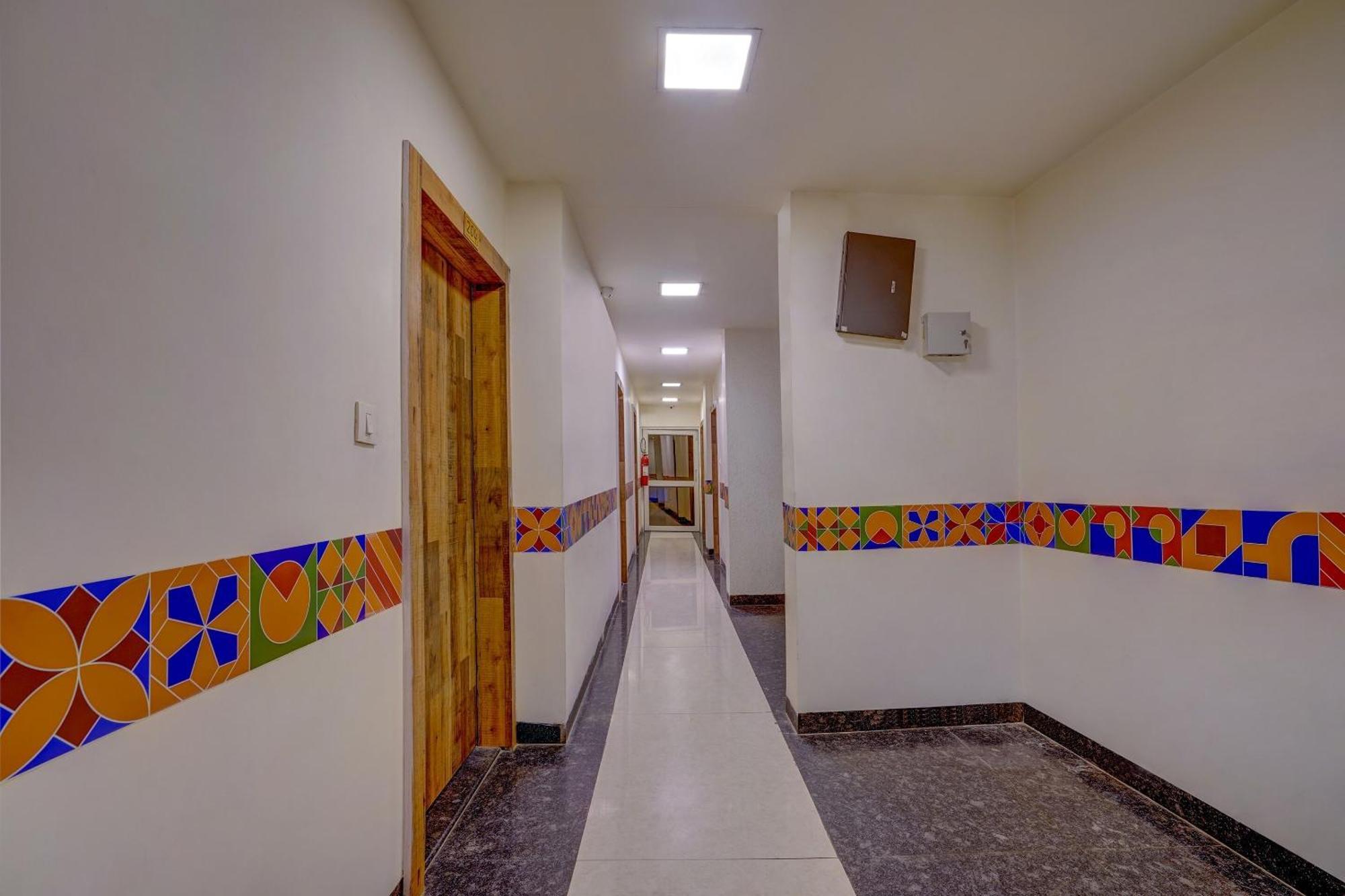 Super Hotel O Traveller Inn Lucknow Bagian luar foto