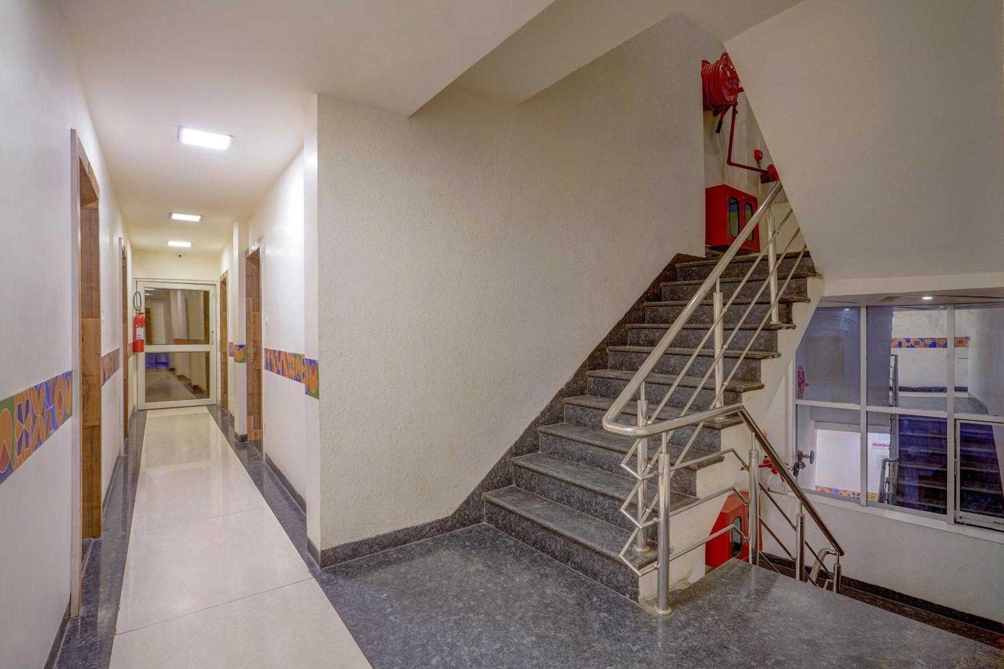 Super Hotel O Traveller Inn Lucknow Bagian luar foto
